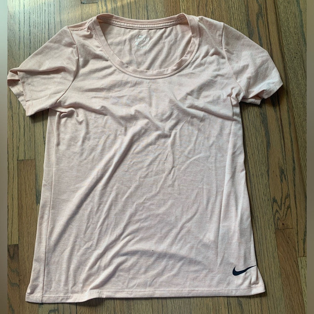 Pink Nike tee medium